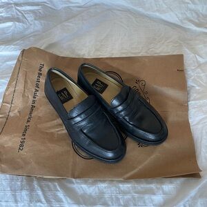 BLACK LEATHER PENNY LOAFERS